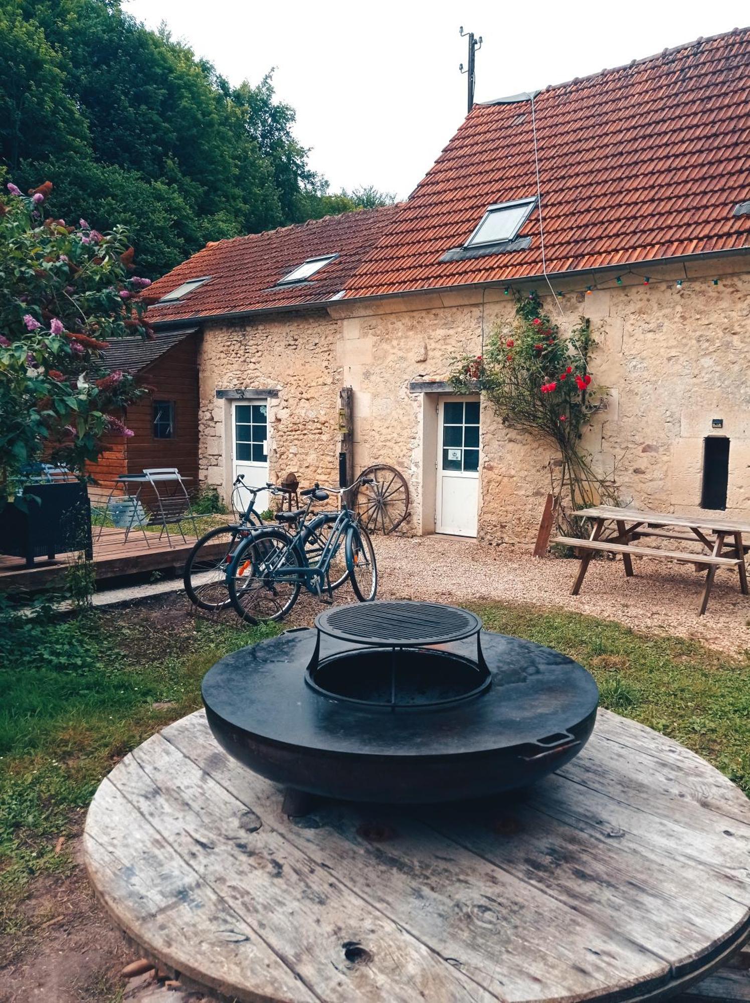 ピエールフォン Chez Tombivouacヴィラ エクステリア 写真